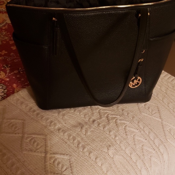 Michael kors purse - Picture 3 of 3